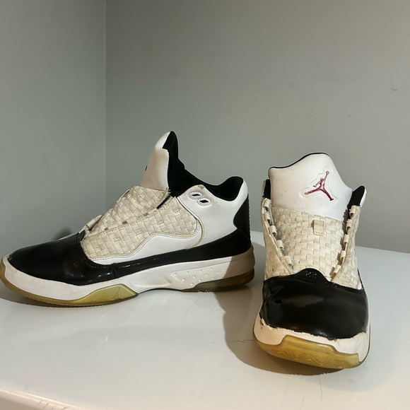 Air Jordan Shoes - Picture 2 of 4